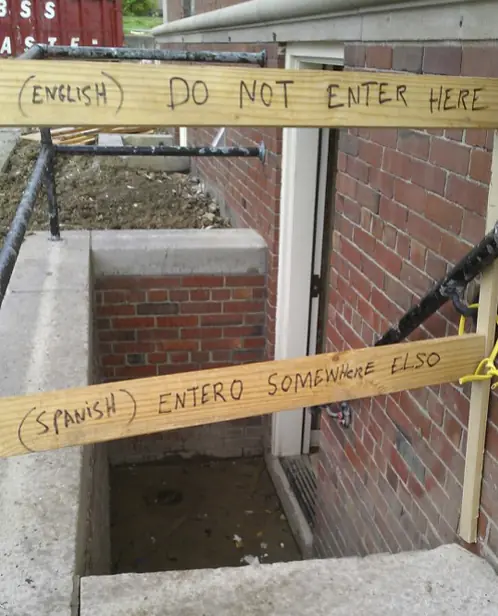 A mi me tenes que sacar la risa a tiros, (humoringa)