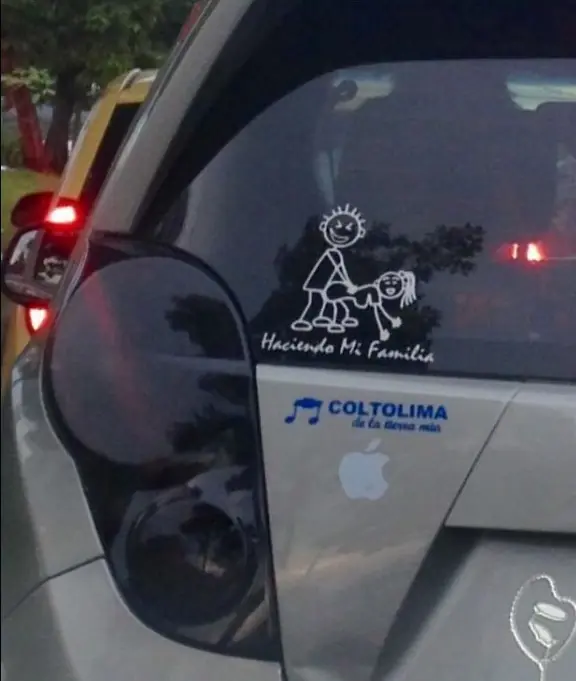 A mi me tenes que sacar la risa a tiros, (humoringa)