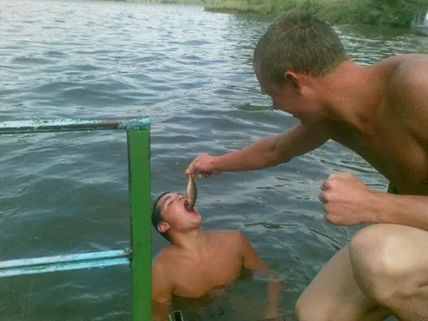 A mi me tenes que sacar la risa a tiros, (humoringa)