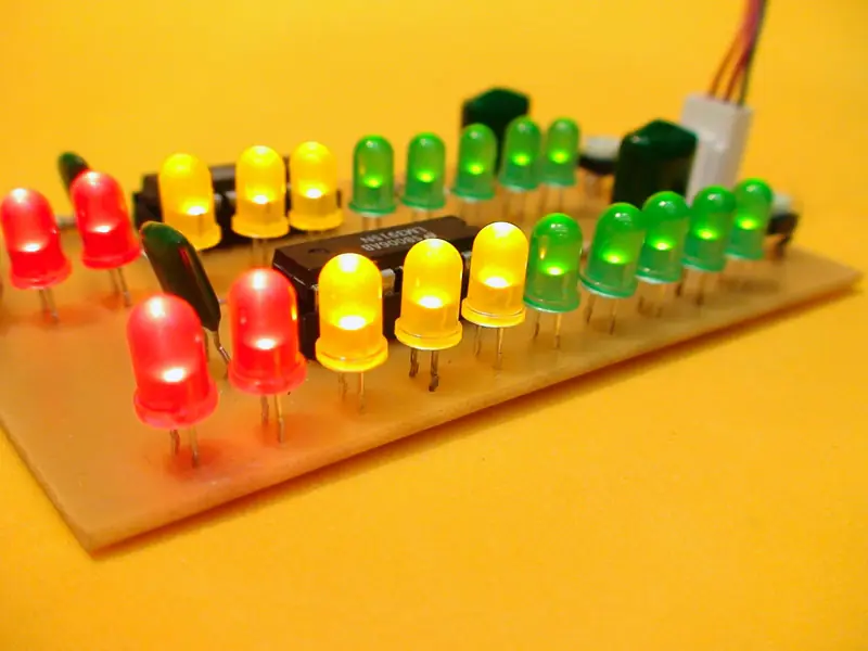 Como construir un vumetro stereo con leds