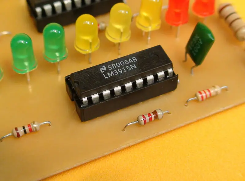 2 circuitos integrados lm3915
2