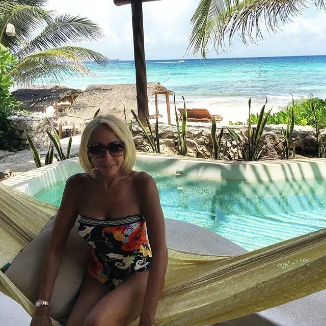 Laura Bozzo en bikini