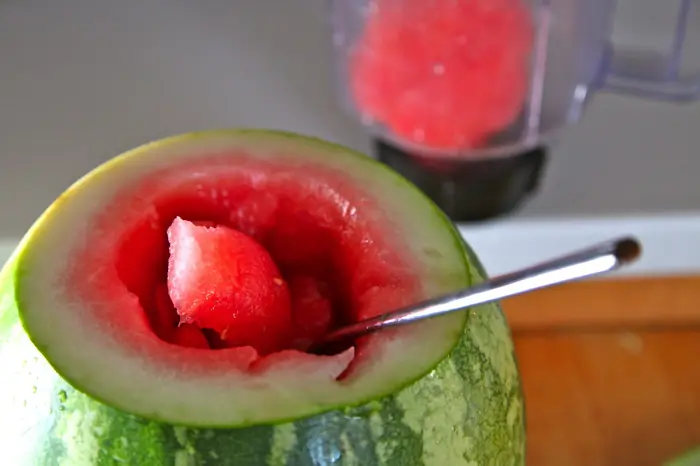 Te muestro como hacer un dispensador con una sandia