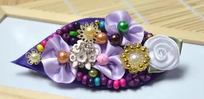 DIY un Clip de pelo con cuentas y cinta