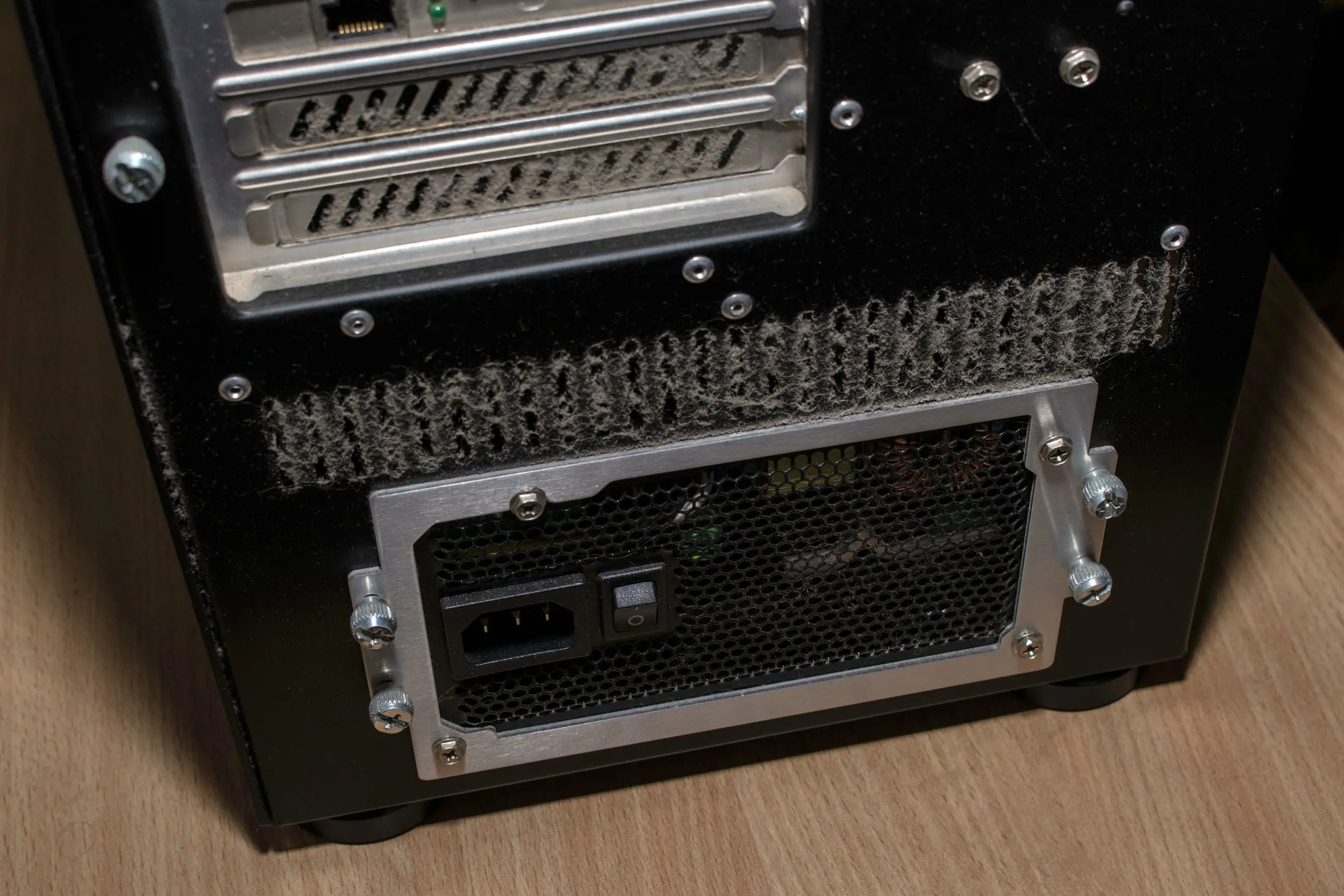 [DIY] Evitar que entre mugre en el gabinete