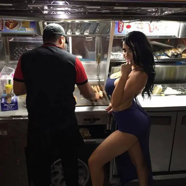 Una Mina "Facil" Se Enamoro De Mi ¿Que Hago?