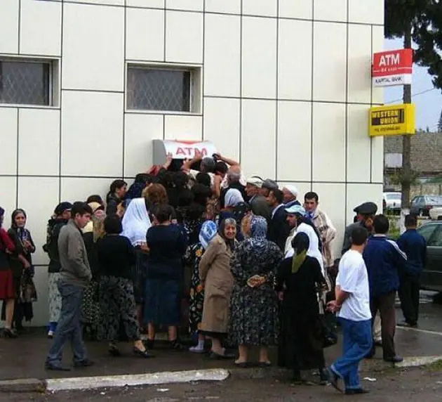 Personas que Hicieron hasta lo Imposible por sacar Dinero