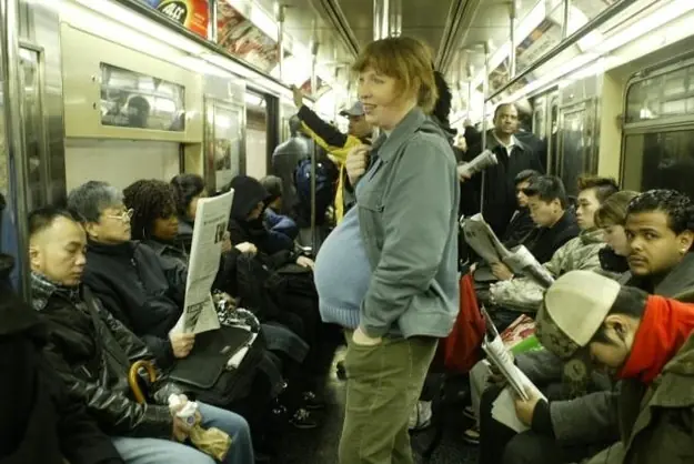 Personas a las que odiarás haberlas topado en el metro