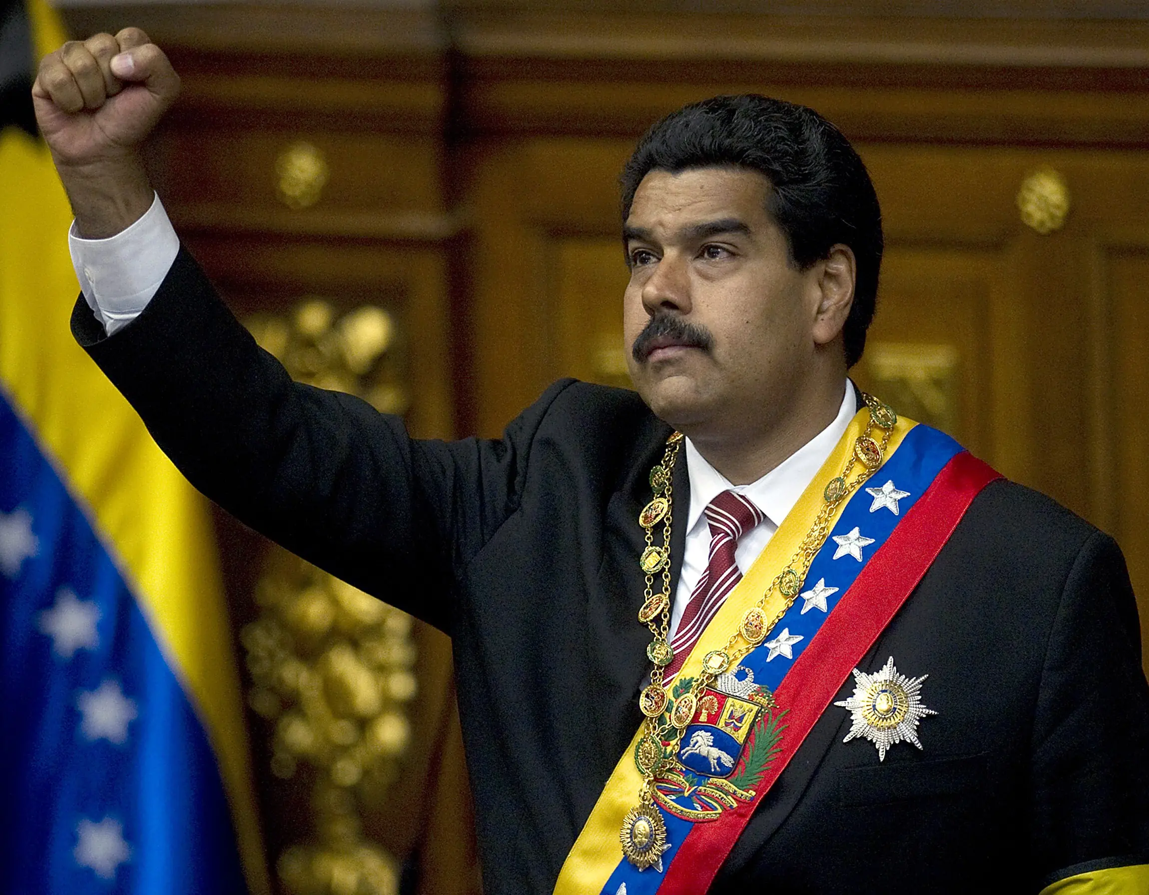 Maduro, yo te banco, revolucionario!