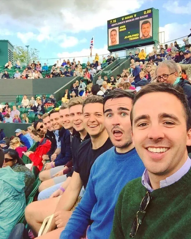 8 amigos se sacaron una selfie, pero Internet los destruyó