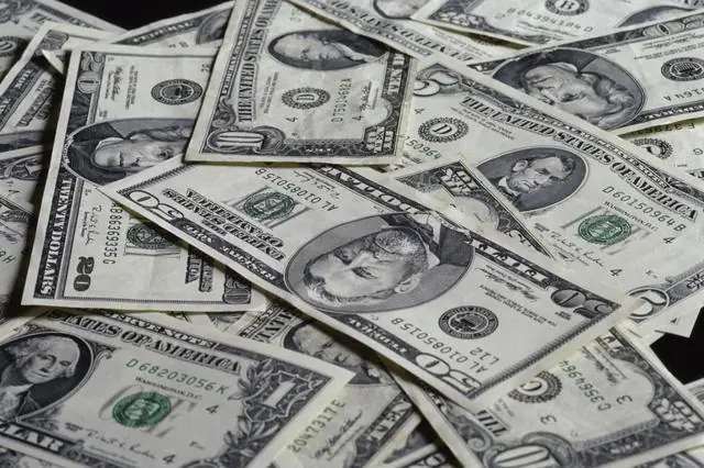 ¿Cómo se imprime y produce el dinero del mundo?