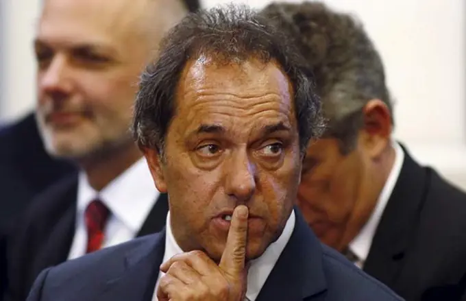 Lujan inundado,Scioli en Italia