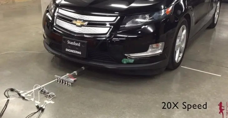 Seis robots-hormiga de 70 gramos consiguen mover un coche de