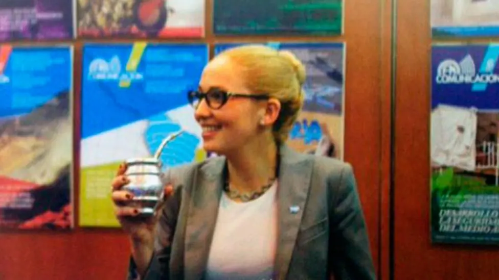 Camporistas pasean por El Mundo y vos acá Taringueando