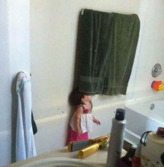 23 Niños que claramente no están ganando a las escondidas