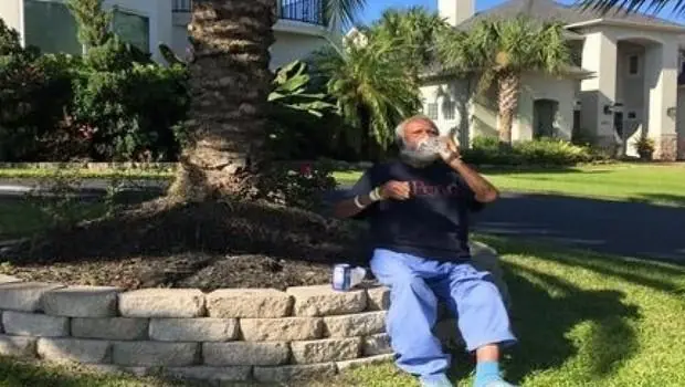 Se pelea con su esposa y hace 6 meses vive...