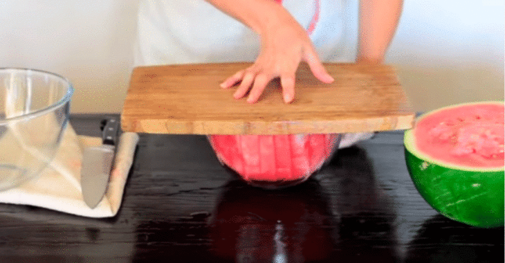 Cómo pelar y cortar una sandía en 7 pasos con mucho estilo