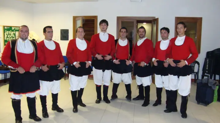 Me Puse Una Pollera, Y Me Llevaron a Italia... (Veridico)