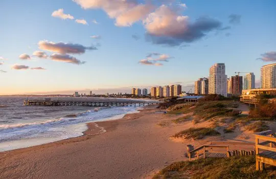 Uruguay es el mejor páis y en especial que chile.