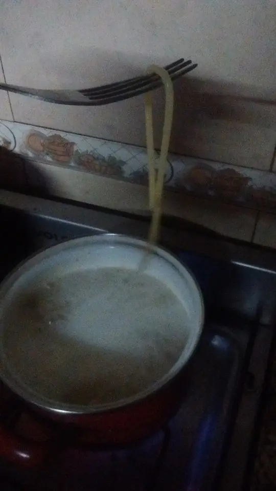 Me vino hambre a las 1:00 y me salvaron unos fideos Me vino hambre a las 1:00 y me salvaron unos fideos