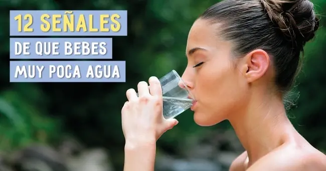 12 Señales de que bebes muy poca agua