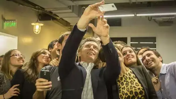 Macri pirvatizando cosas...