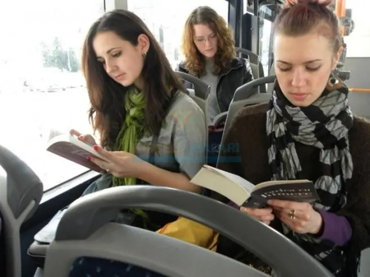 Ciudad el transporte público es gratis si subes con un libro