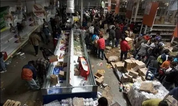 Vzla: Saquean centro de acopio de Mercal