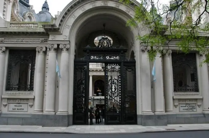 Macri hizo un ofrecimiento por Cancillería