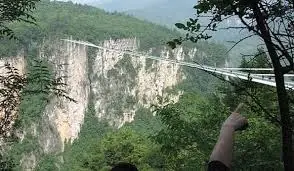 China inaugura puente de cristal más largo y alto del mundo China inaugura puente de cristal más largo y alto del mundo