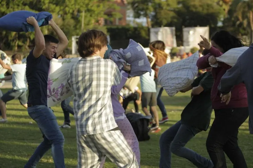 Guerra de almohadas en Montevideo