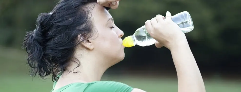 Agua vs. bebidas de dieta para bajar de peso