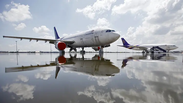 ¿Acusan el déficit de turistas rusos? Sumergen un avión en T