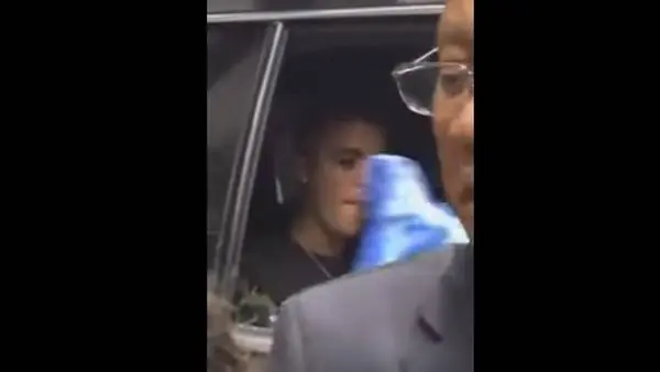 Justin Bieber tiró la bandera Argentina