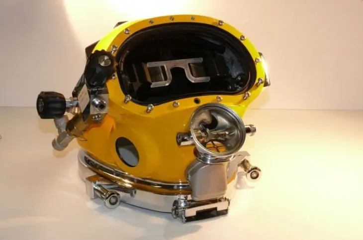 Nuevo casco de buceo con realidad aumentada