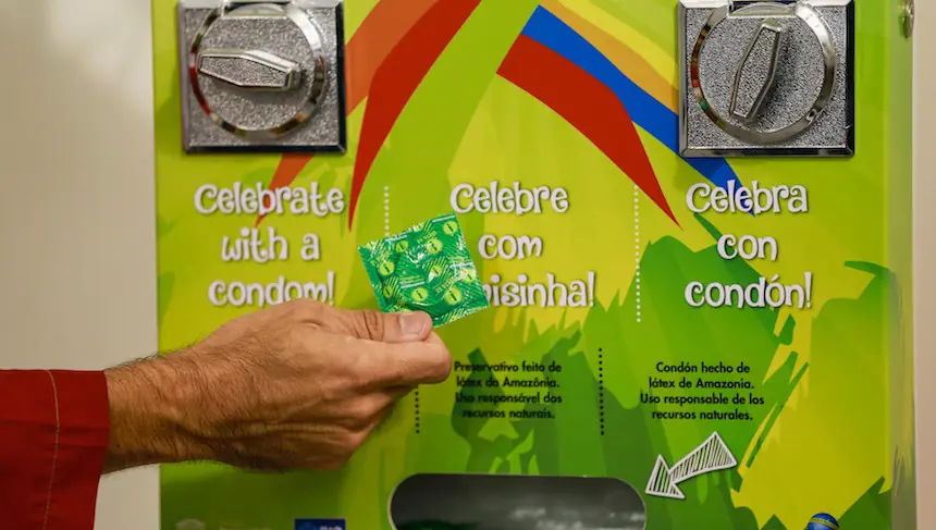 Condones atascan el drenaje de la Villa Olimpica