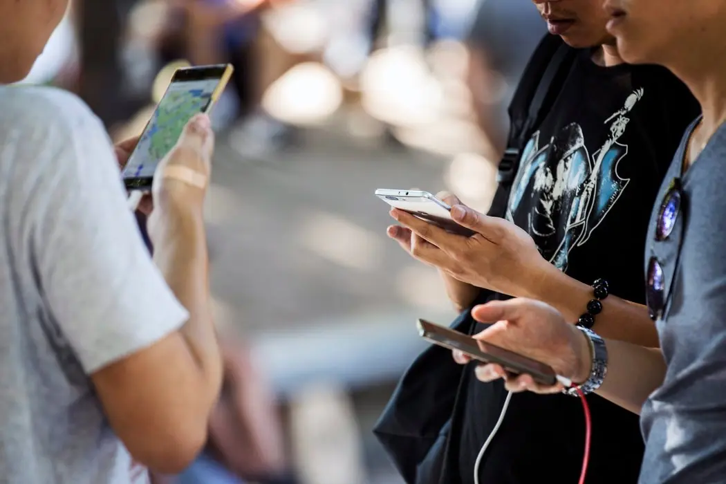 ¿Es bueno cargar tu celular toda la noche?