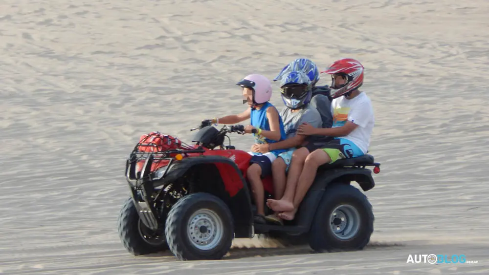 Licencia para manejar cuatri en la playa.
