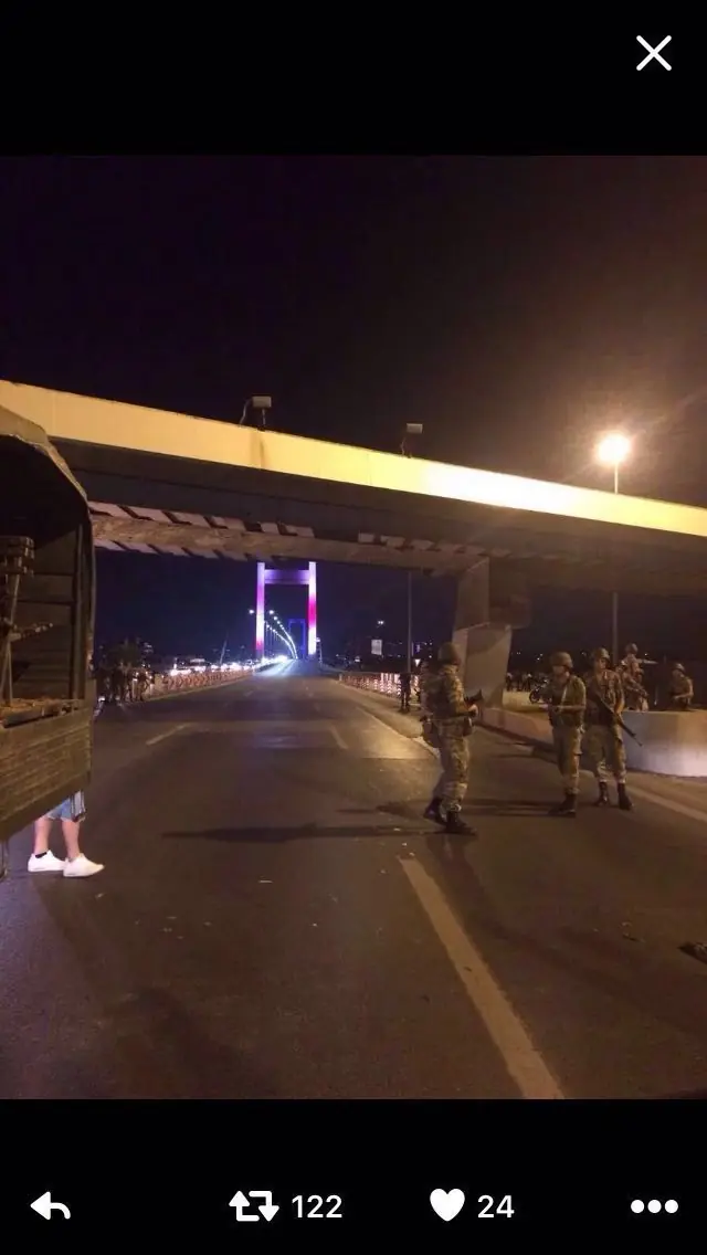 El Ejército turco declara la ley marcial
