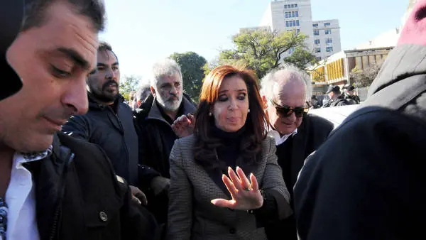 4 Millones para custodiar una ladrona