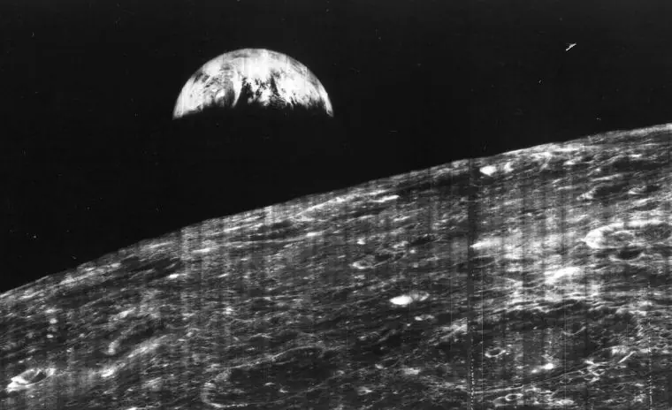Un día como hoy pero de 1966 se toma la primer fotografía