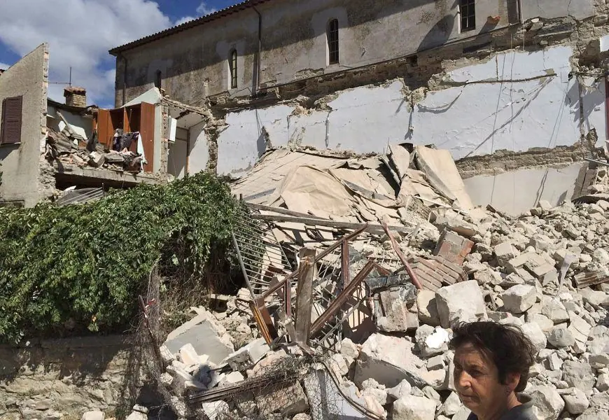 La familia que murio abrazada durante el terremoto en Italia