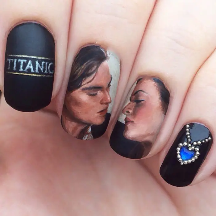 Veces que las manicuristas contaron una historia en sus uñas