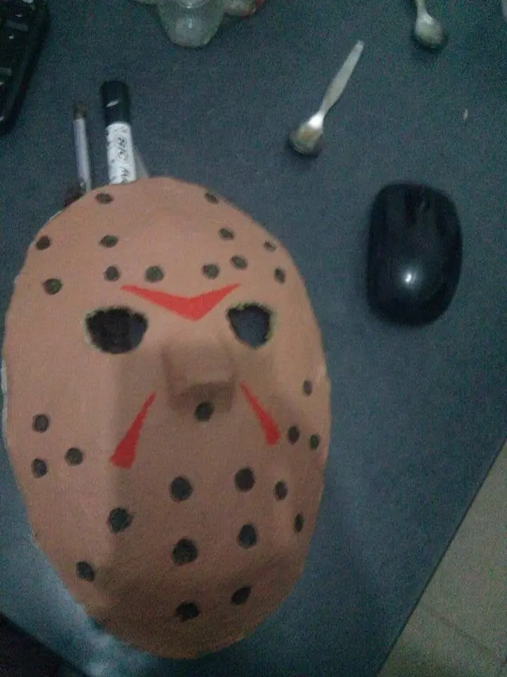 Hace tu máscara de Jason Voorhees