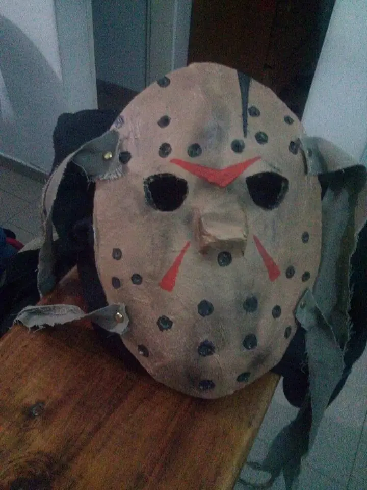 Hace tu máscara de Jason Voorhees