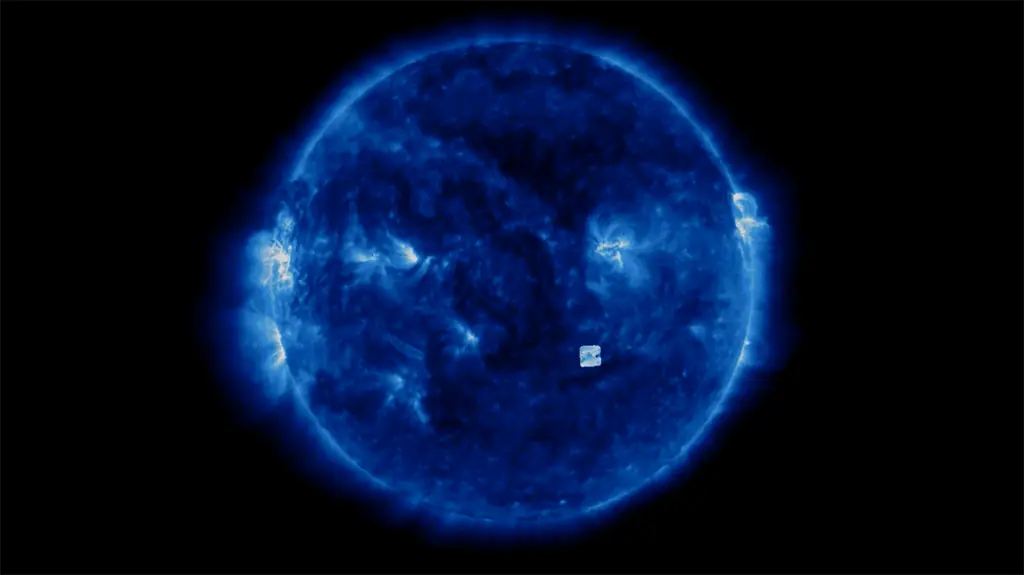 Acusan a la NASA de ocultar un “cubo extraterrestre”