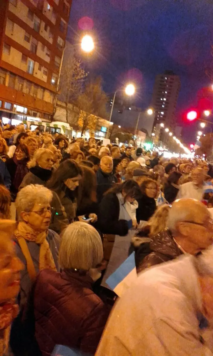 Sorpresa en la Feliz: Mucha gente en una Marcha contra los K