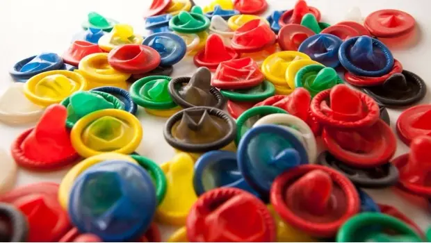 condones