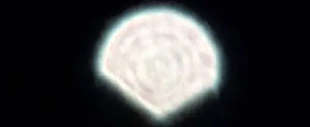 Graban un sorprendente OVNI en forma de concha