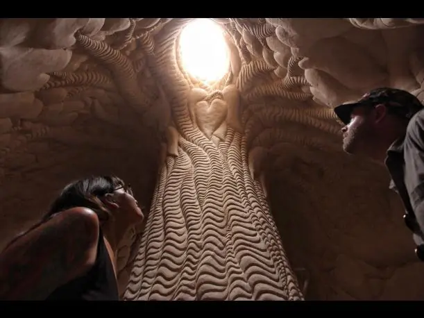 Se encerró 10 años en una cueva y ...